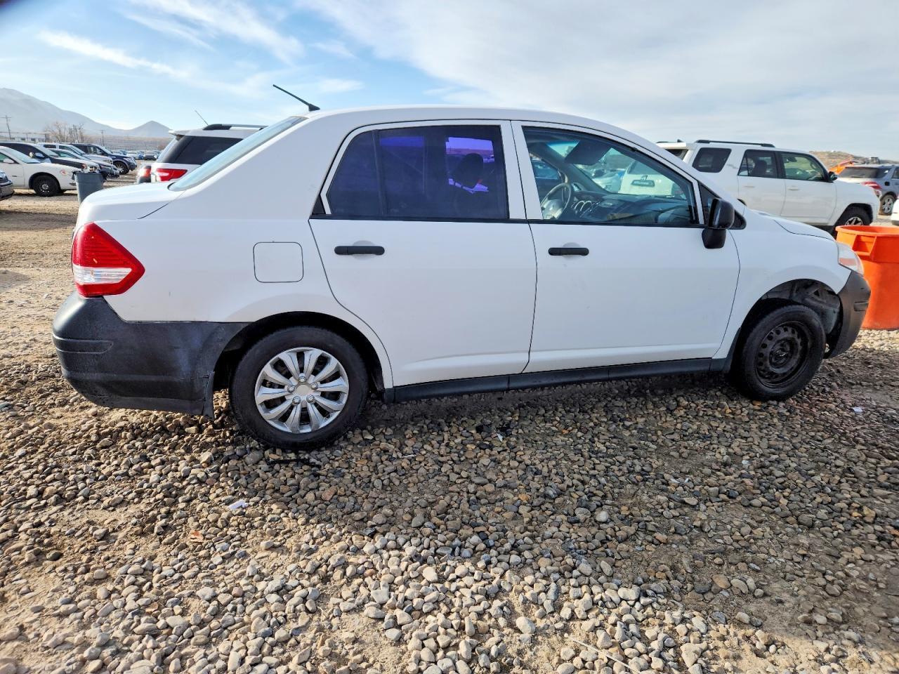2011 Nissan Versa 1.6 Base - Фото 3