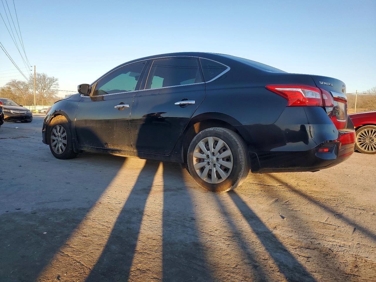 2017 Nissan Sentra S - Фото 2