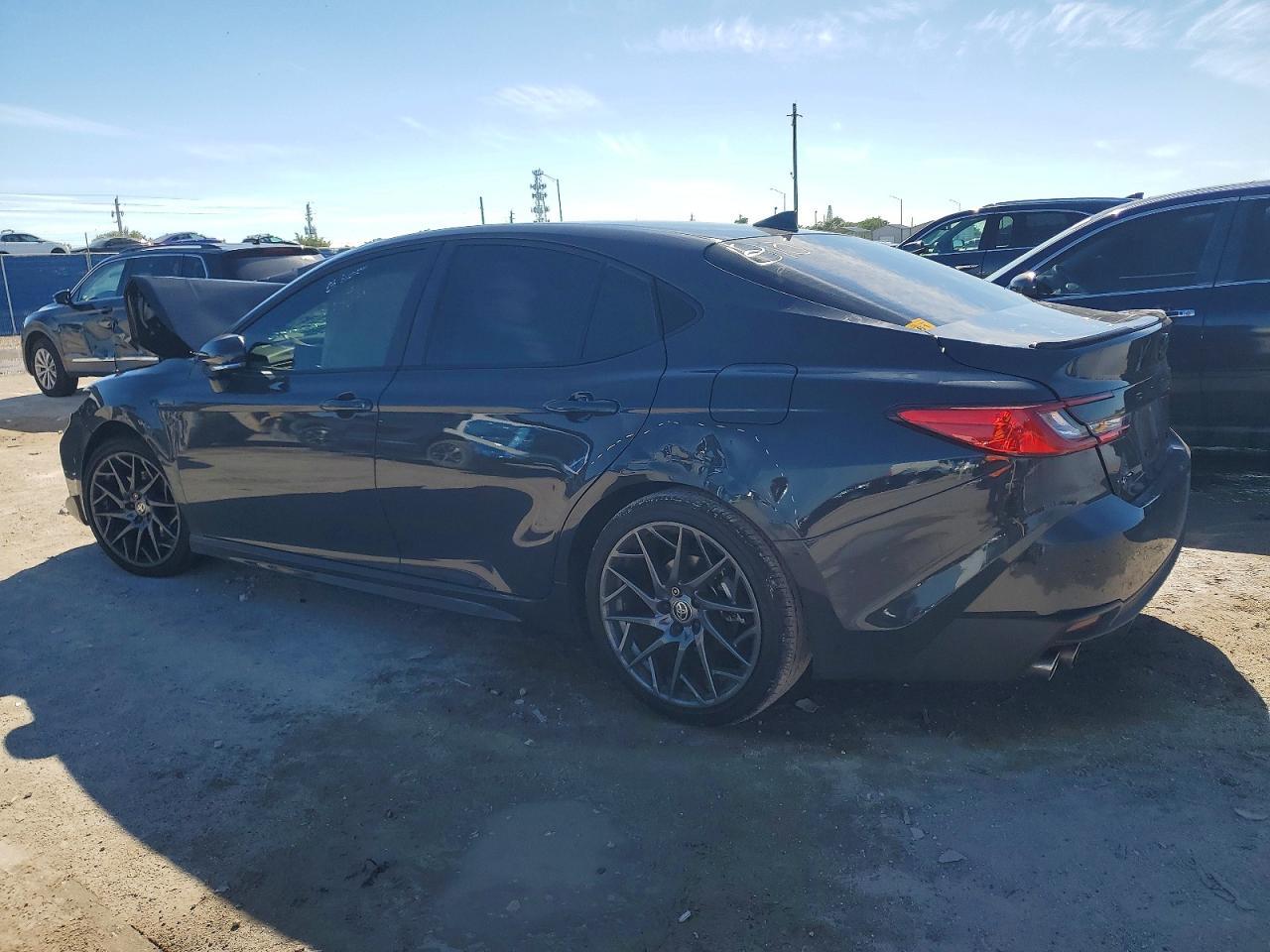 2025 Toyota Camry - Фото 2