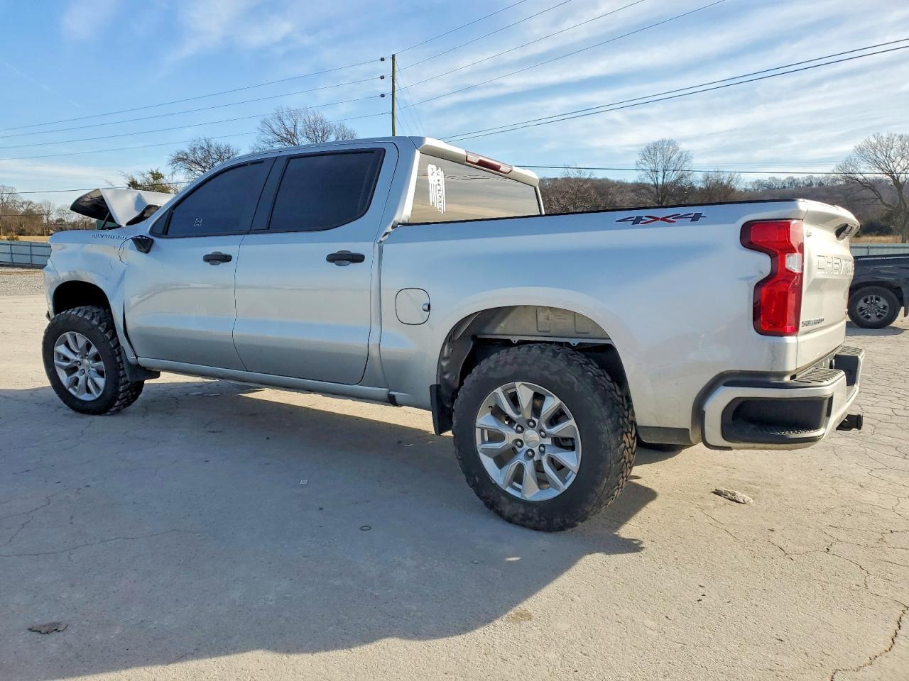 2021 Chevrolet Silverado K1500 Custom - Фото 2