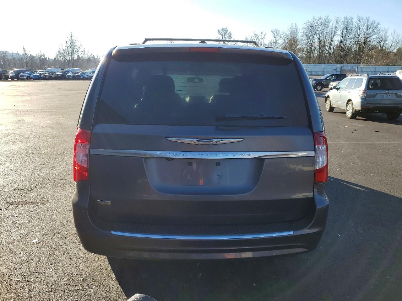2016 Chrysler Town & Country Touring - Фото 6