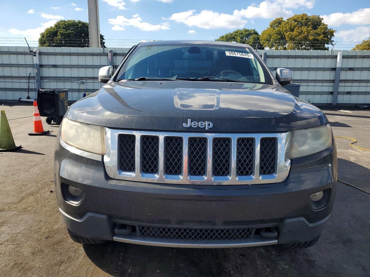 2011 Jeep Grand Cherokee Overland - Image 5