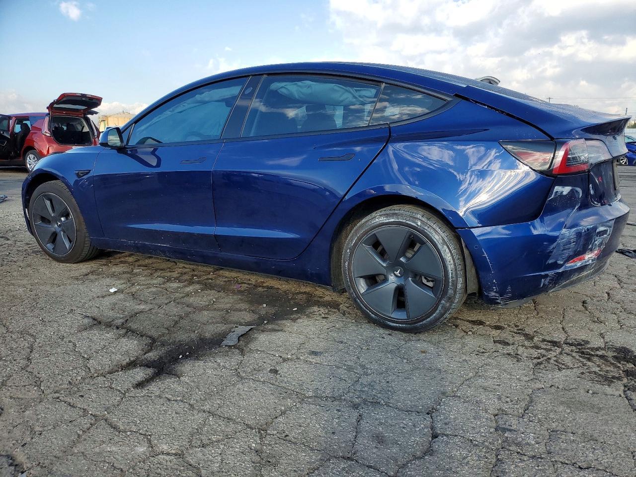 2022 Tesla Model 3 - Фото 2