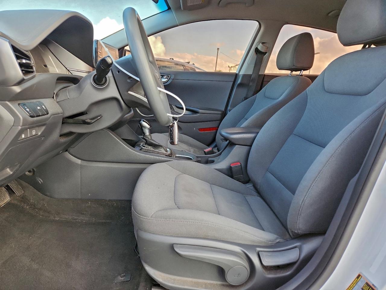 2020 Hyundai Ioniq Blue - Image 7