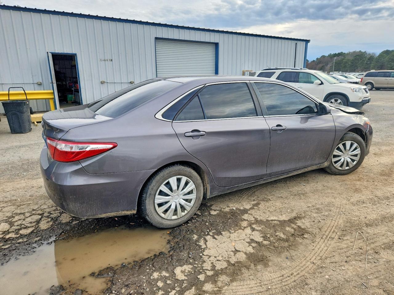 2016 Toyota Camry Le - Фото 3
