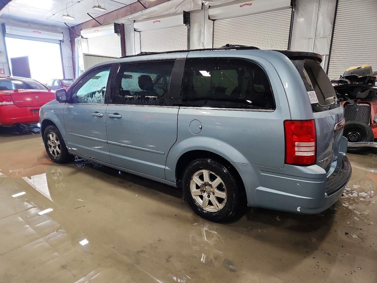 2008 Chrysler Town & Country Touring - Image 2
