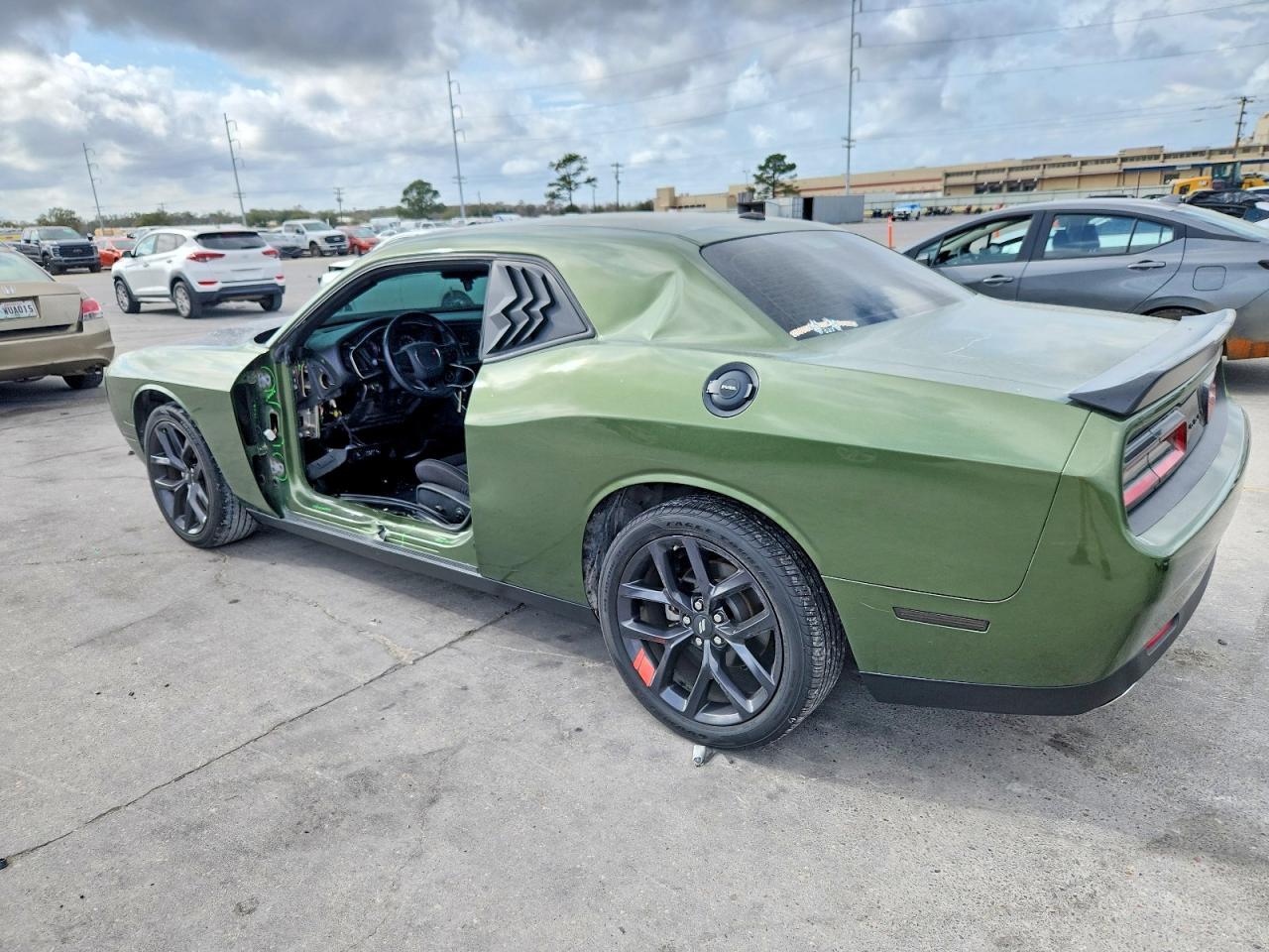 2022 Dodge Challenger Sxt - Фото 2