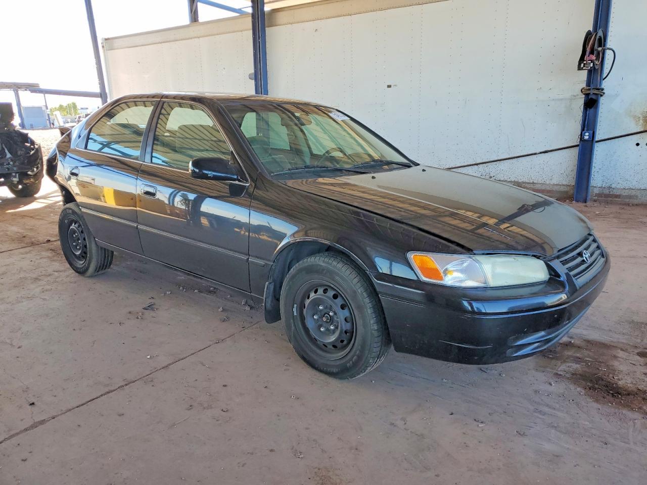 1999 Toyota Camry Le - Фото 4