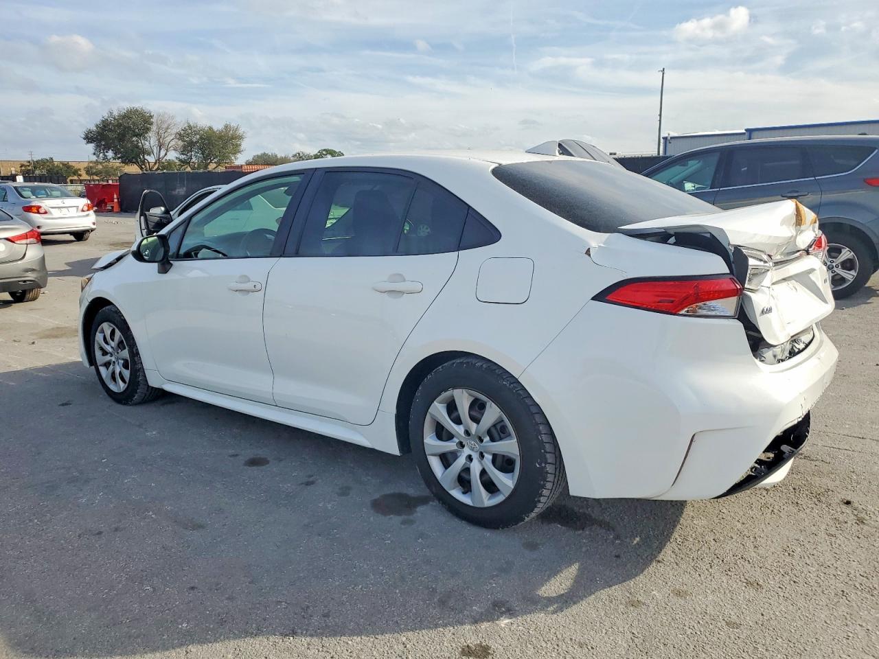 2021 Toyota Corolla Le - Фото 2