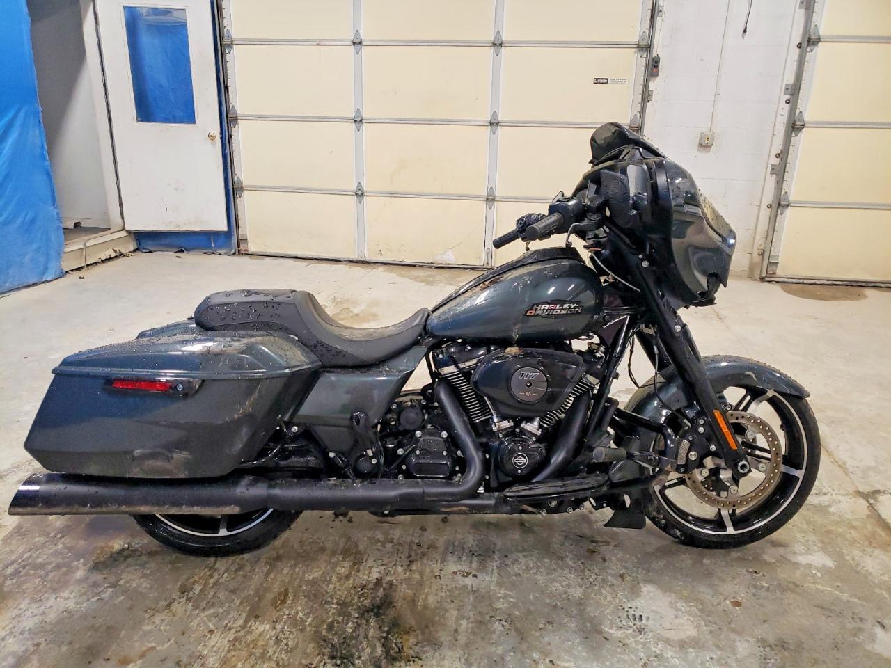 2025 Harley-Davidson Flhx
