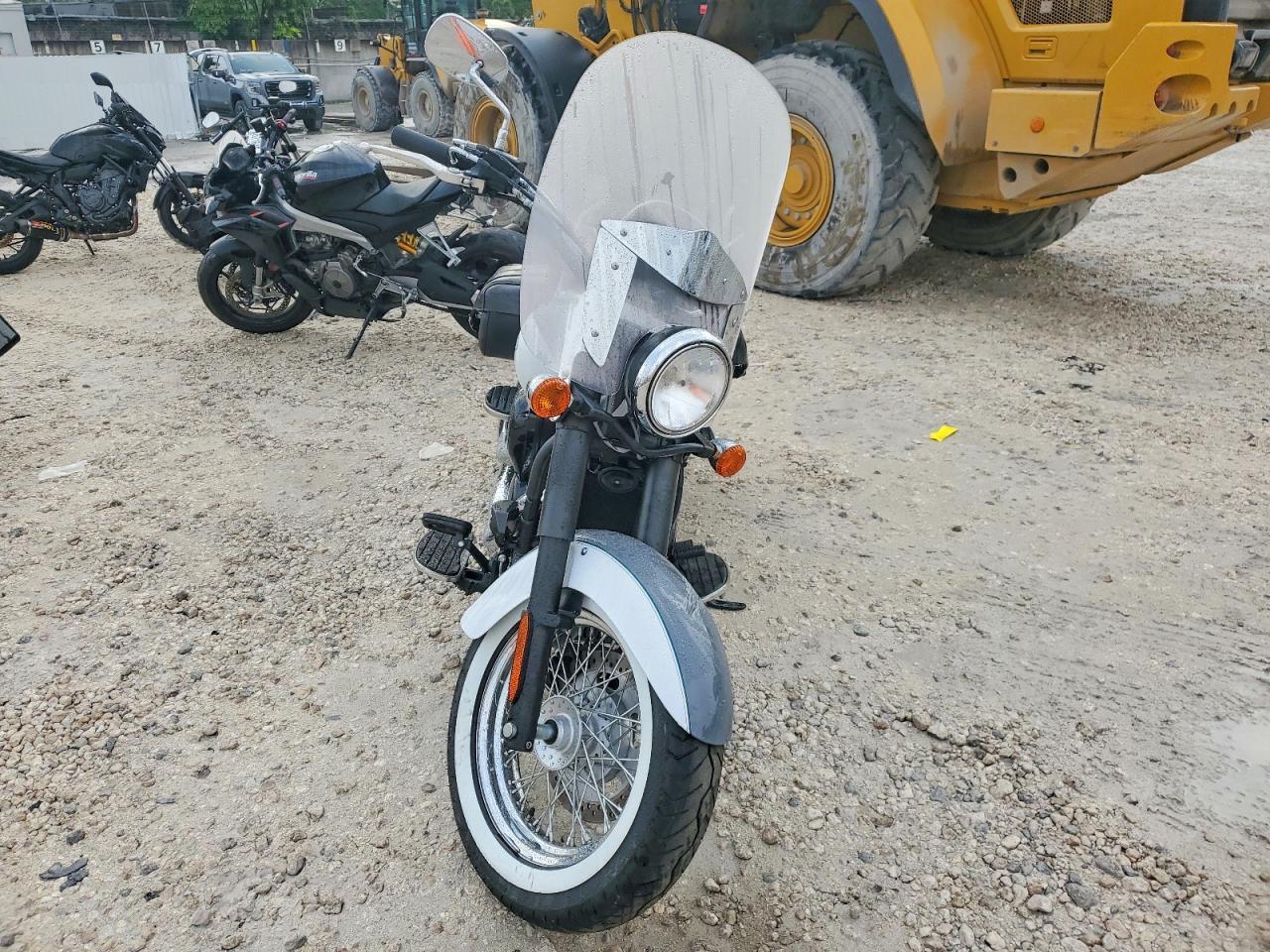 2021 Kawasaki Vn900 B - Фото 2
