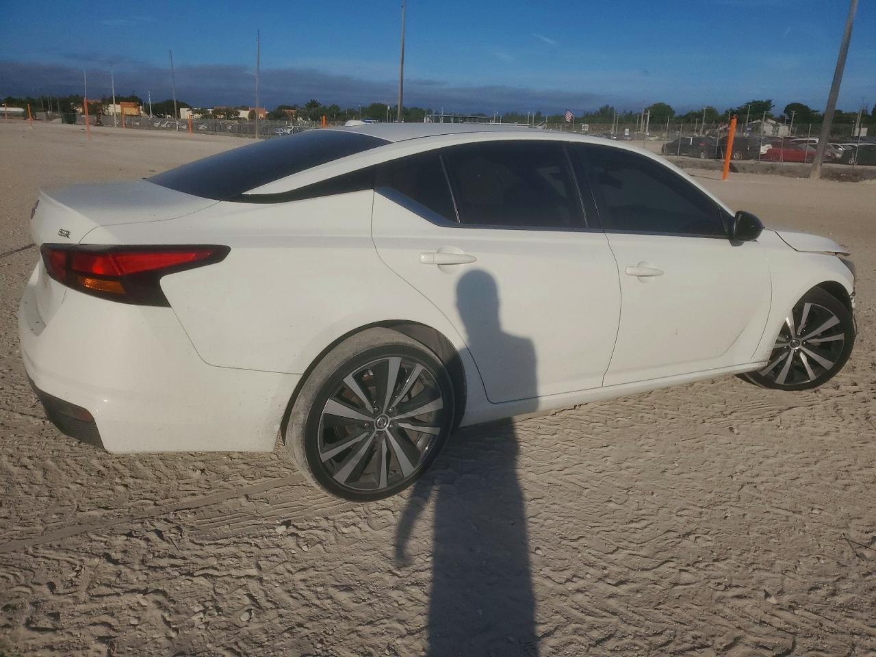 2021 Nissan Altima Sr - Фото 3