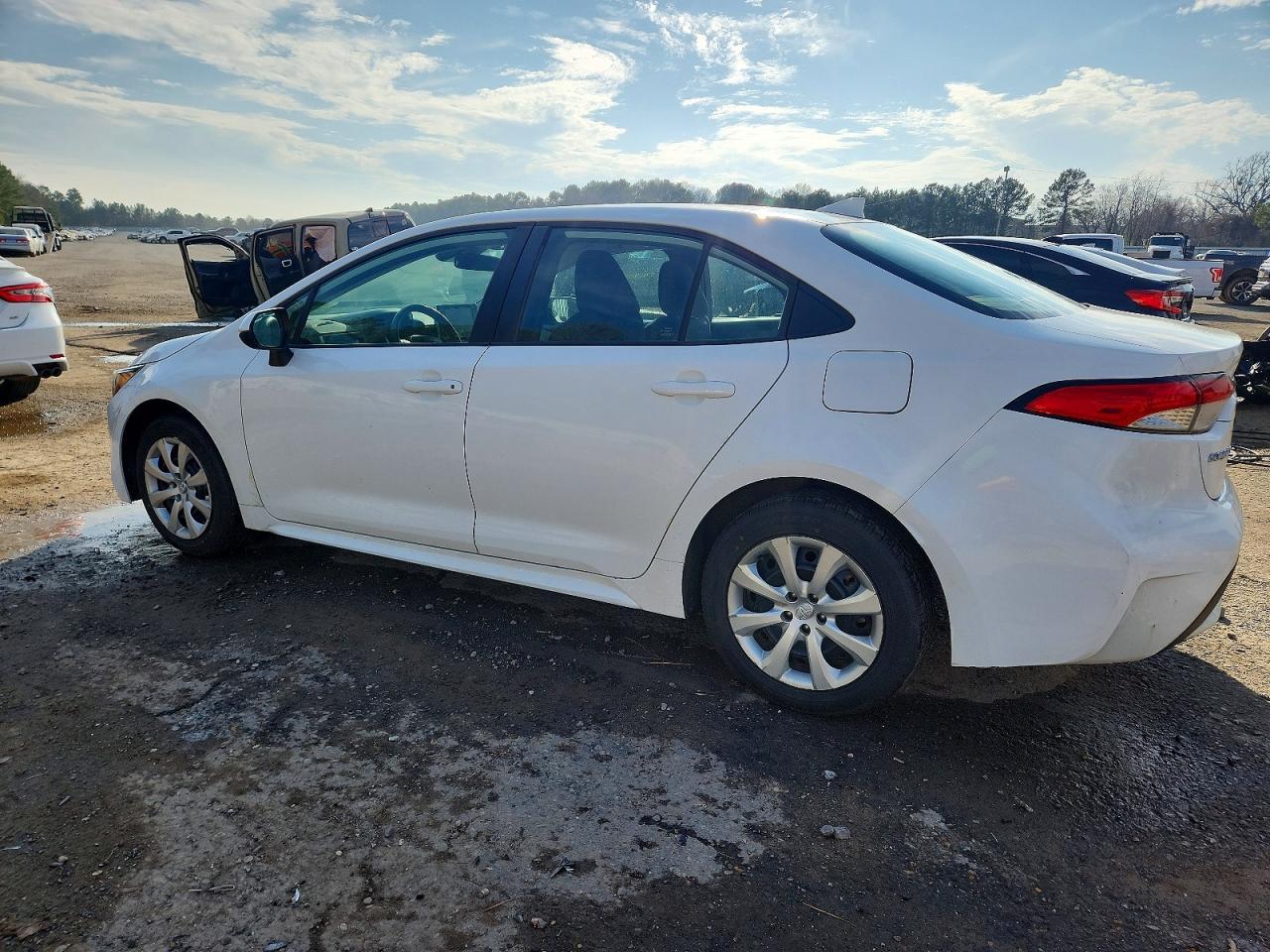 2020 Toyota Corolla Le - Image 2