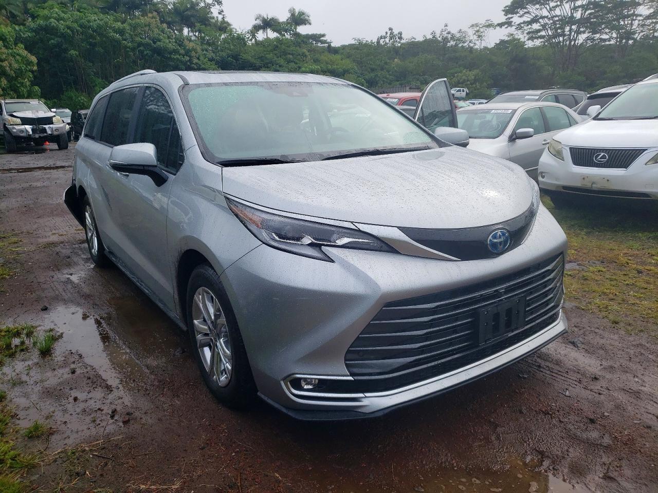 2023 Toyota Sienna Limited - Image 4