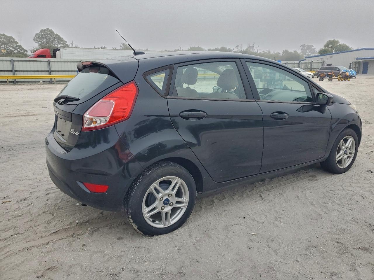 2019 Ford Fiesta Se - Image 3