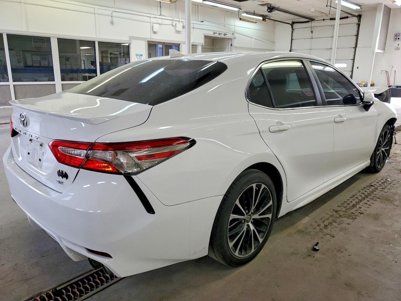 2019 Toyota Camry L - Фото 3