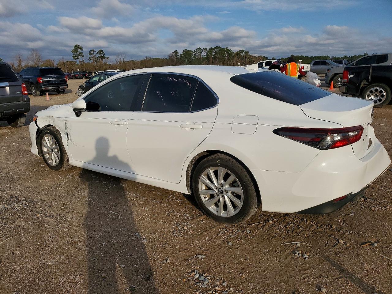 2024 Toyota Camry Le - Image 2