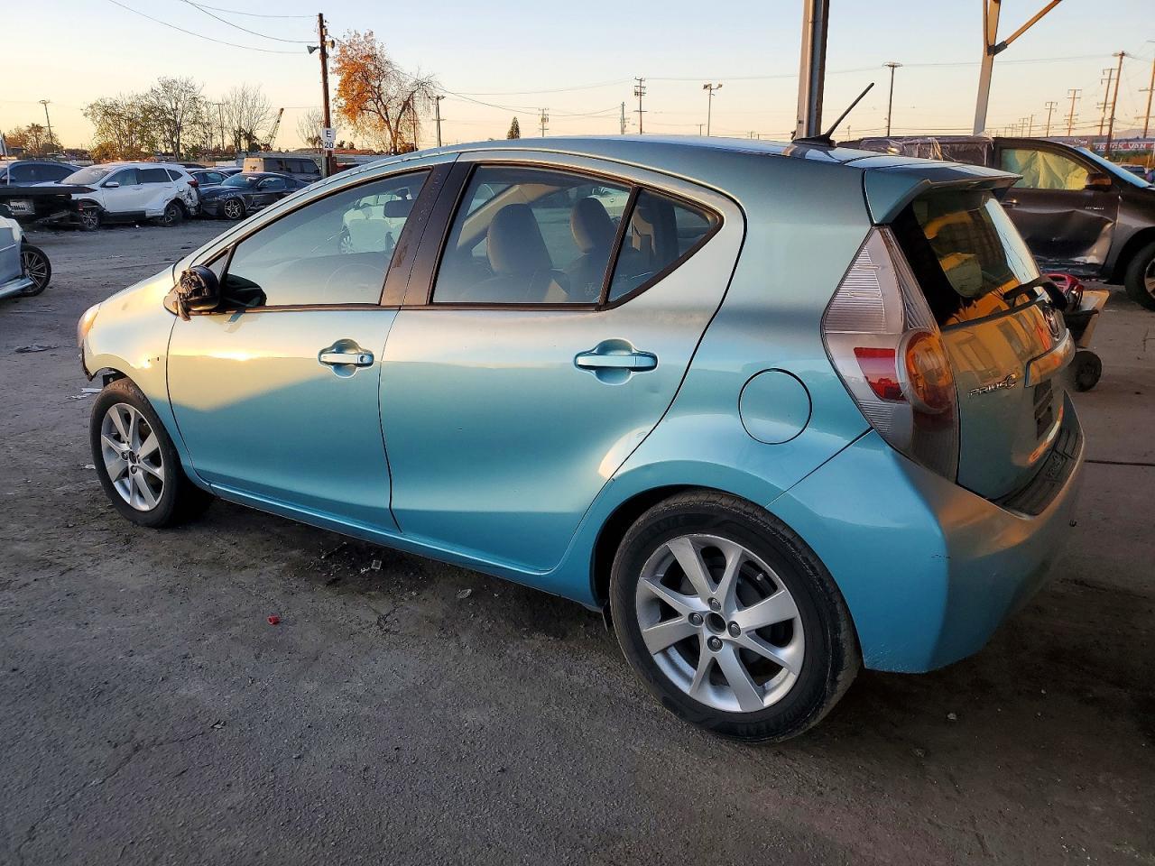 2014 Toyota Prius C - Фото 2
