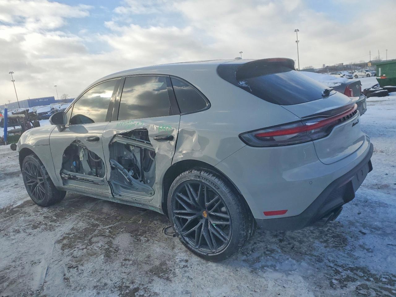 2024 Porsche Macan S - Image 2