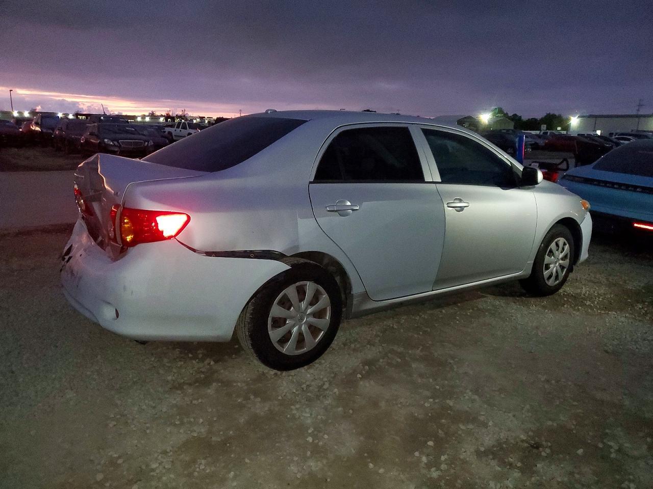 2010 Toyota Corolla Base - Фото 3