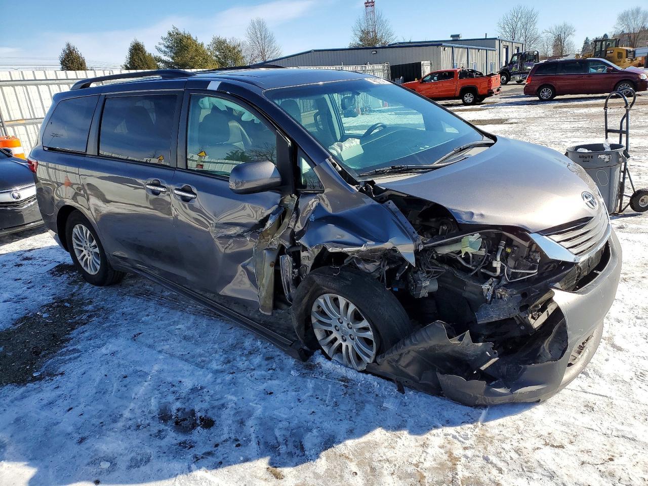 2017 Toyota Sienna - Фото 4