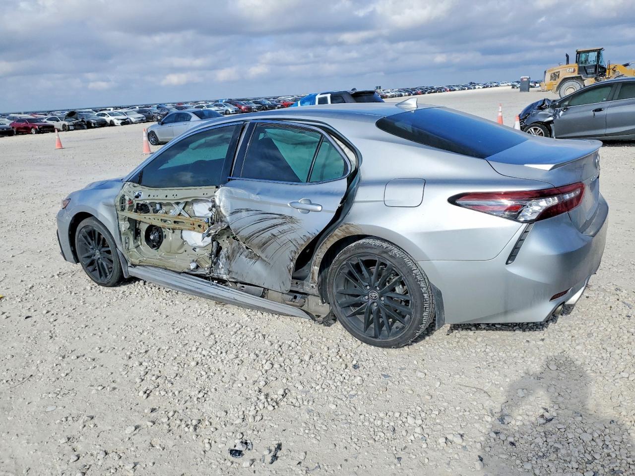 2022 Toyota Camry Xse - Фото 2