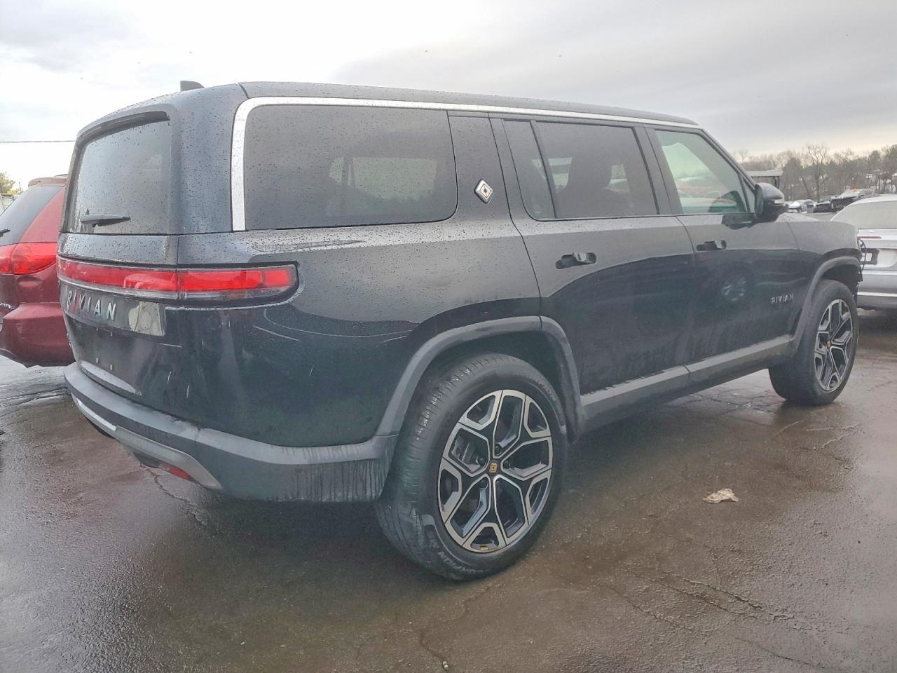 2025 Rivian R1S Adventure - Фото 3