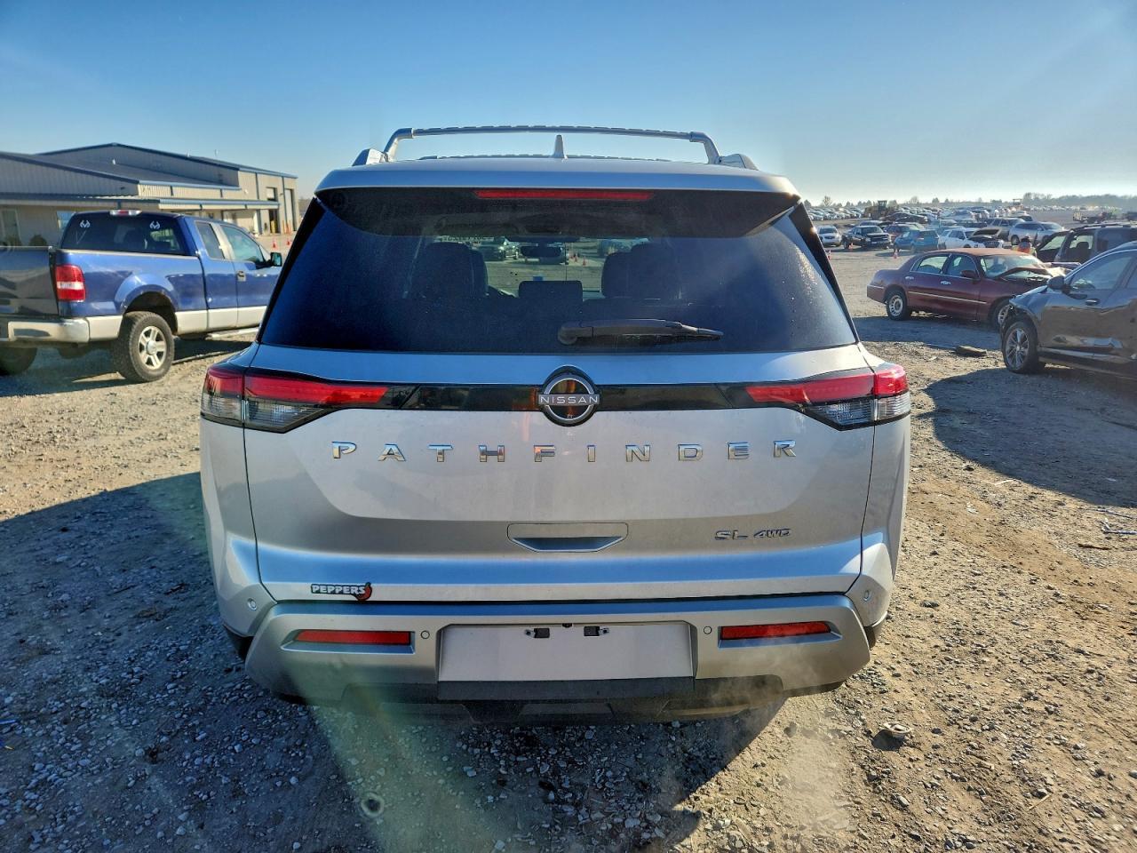 2023 Nissan Pathfinder Sl - Image 6