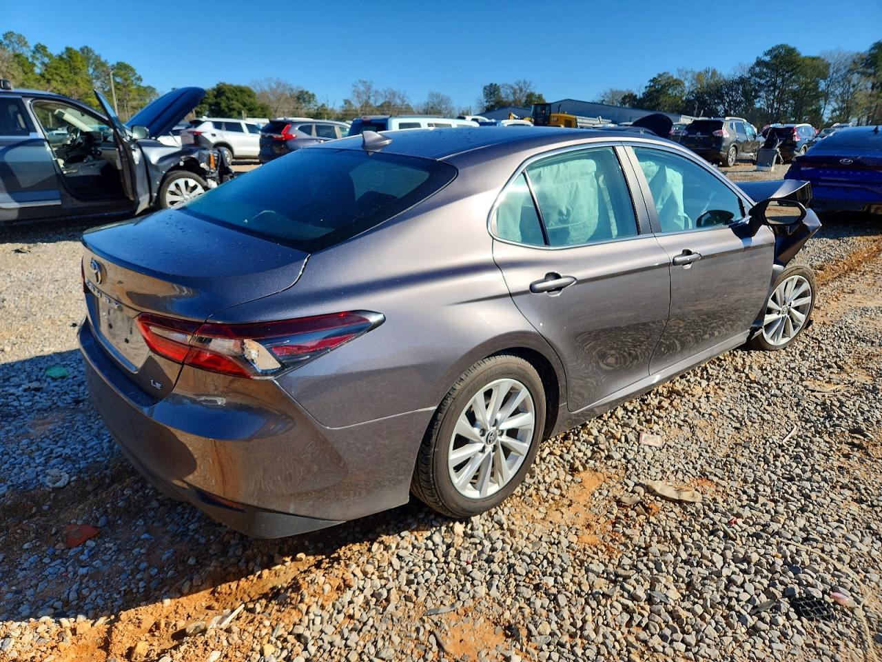 2024 Toyota Camry Le - Фото 3