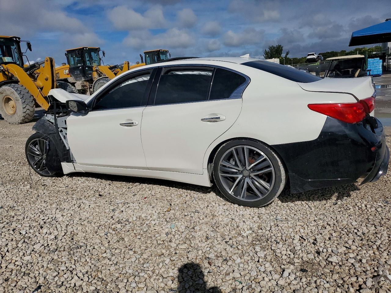 2015 Infiniti Q50 Base - Фото 2