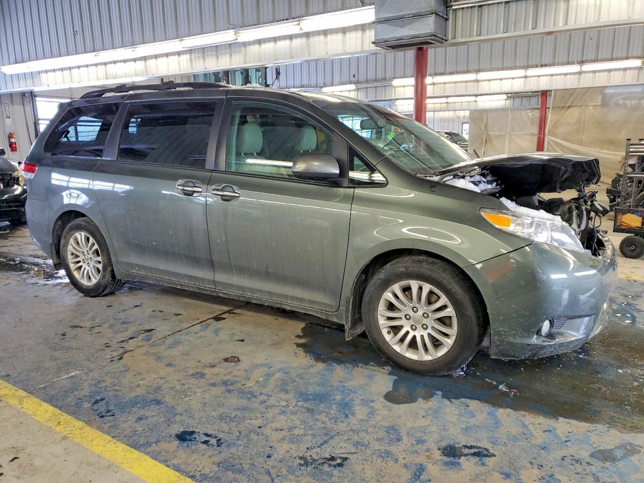 2014 Toyota Sienna Xle - Image 4