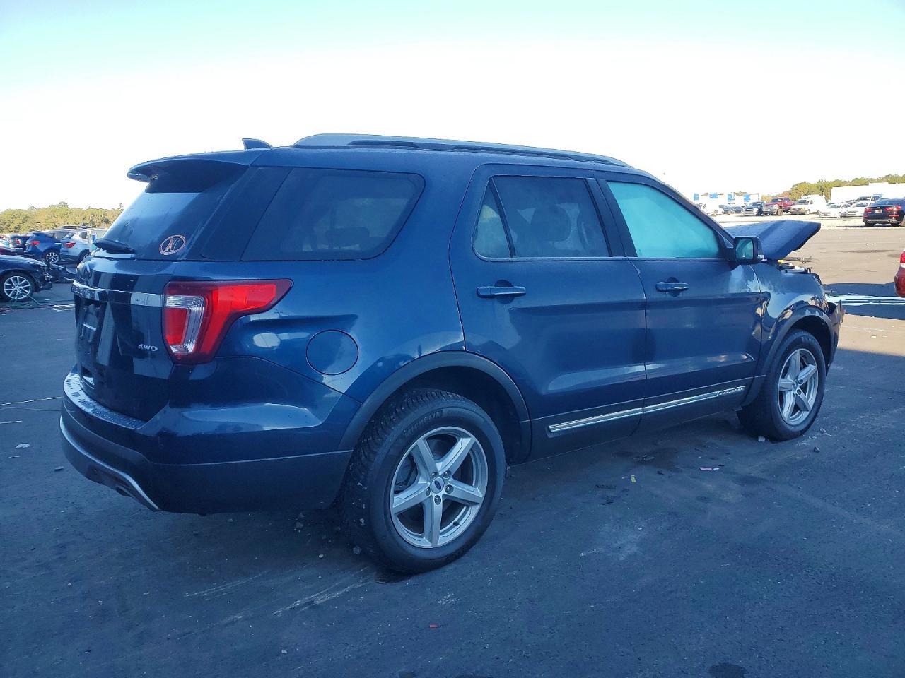 2017 Ford Explorer Xlt - Image 3