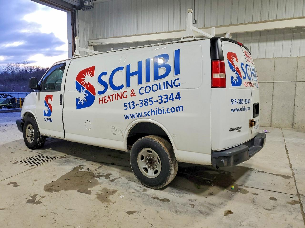 2014 Chevrolet Express G3500 Utility / Service Van - Фото 2