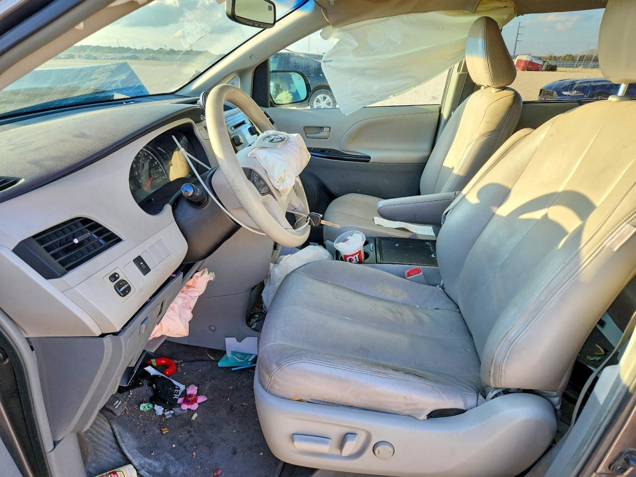 2014 Toyota Sienna Le - Фото 7