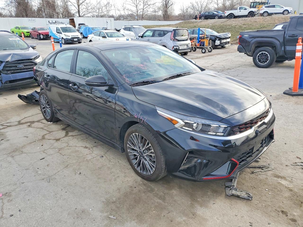 2024 Kia Forte Gt Line - Фото 4