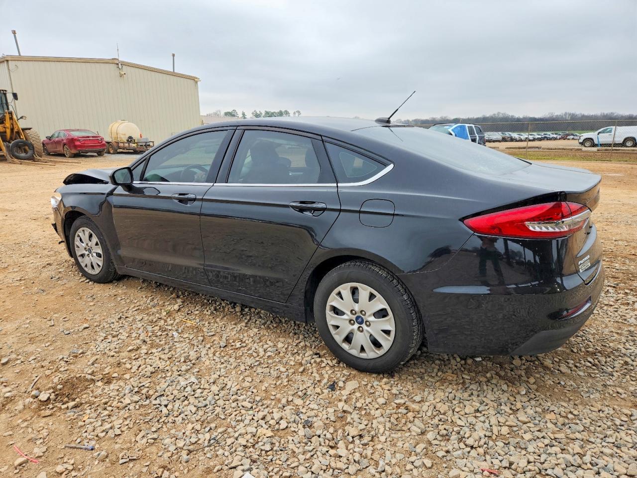 2019 Ford Fusion S - Фото 2