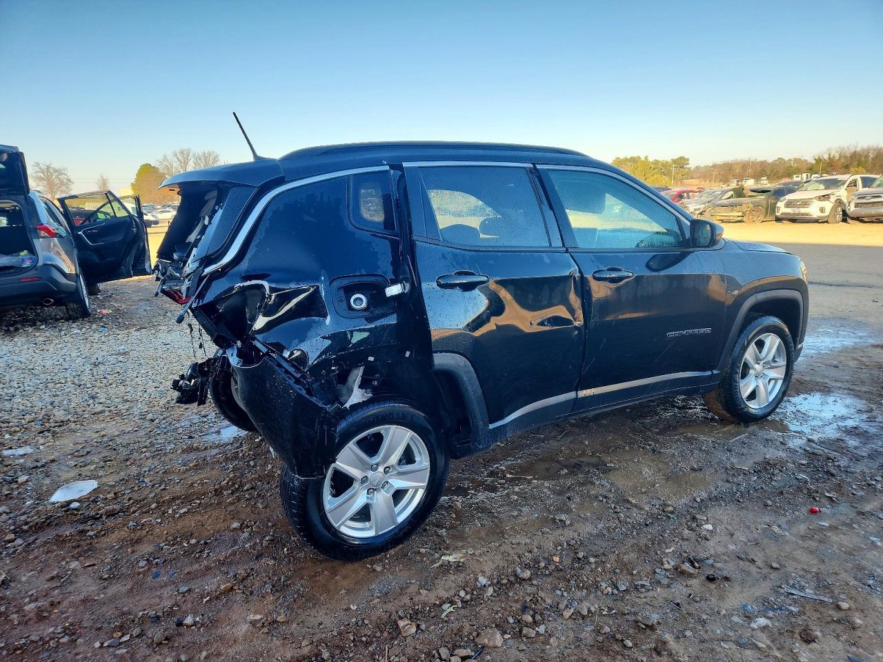 2022 Jeep Compass Latitude - Image 3