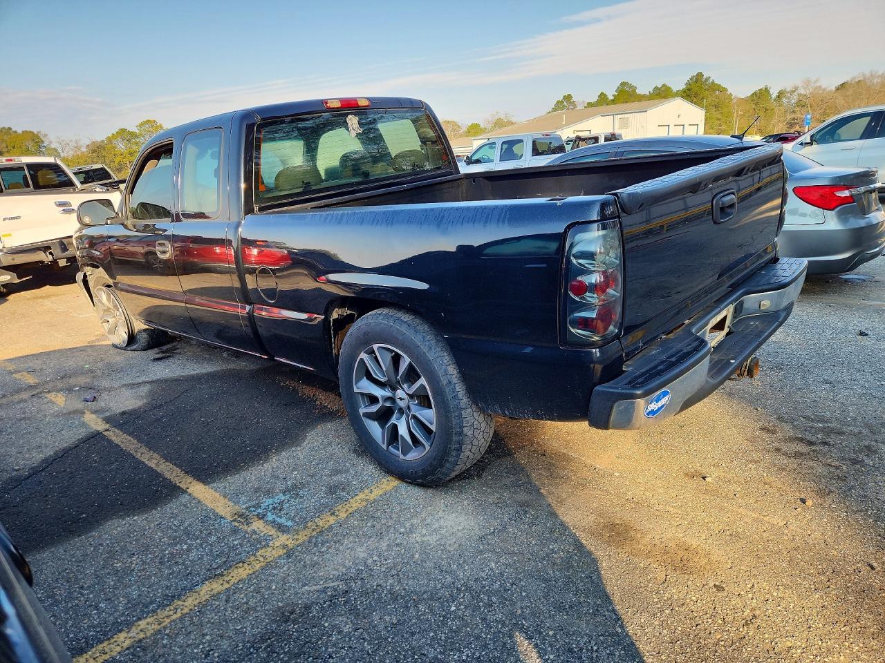 2005 Chevrolet Silverado C1500 - Фото 2