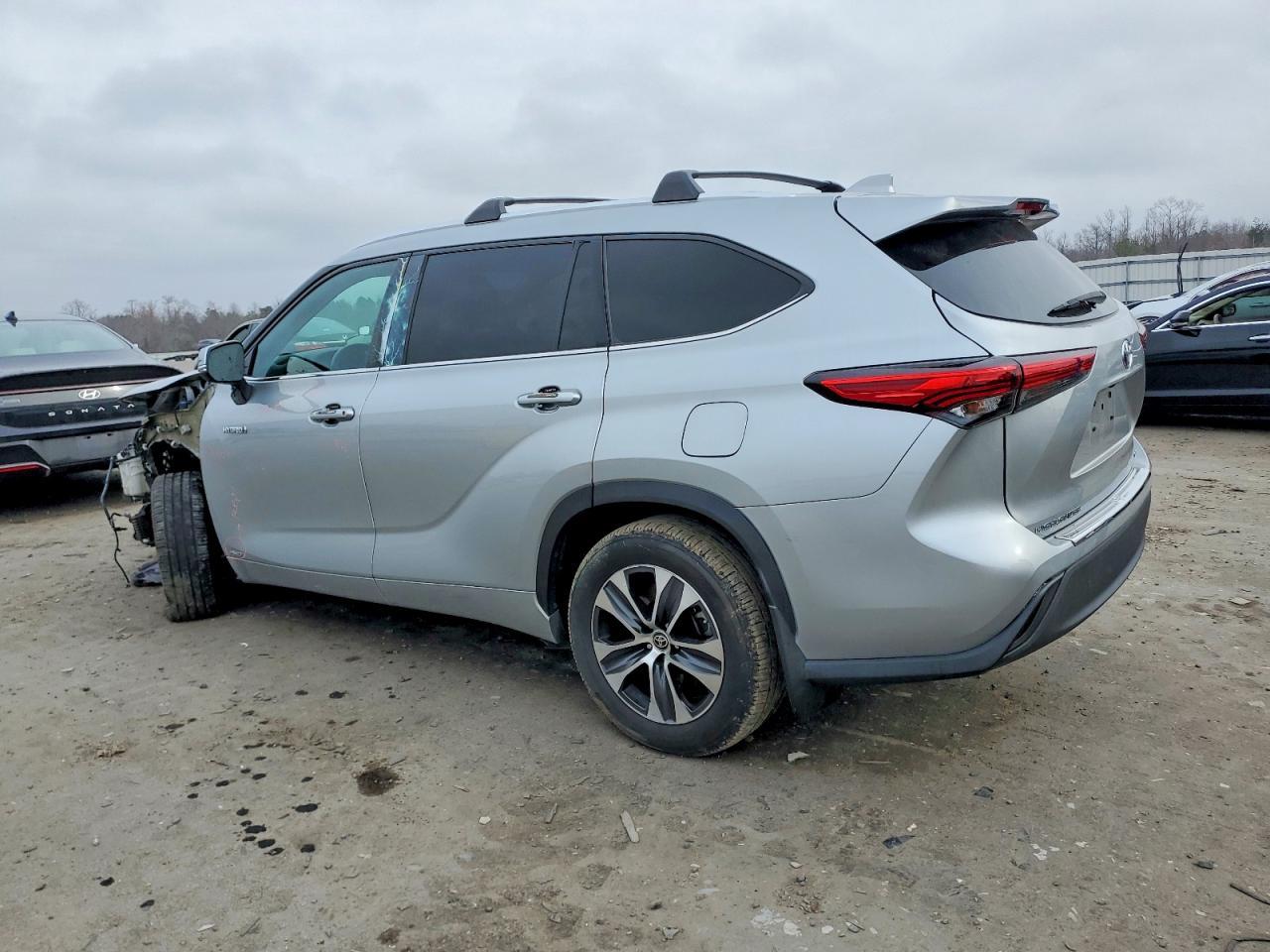 2020 Toyota Highlander Hybrid Xle - Image 2