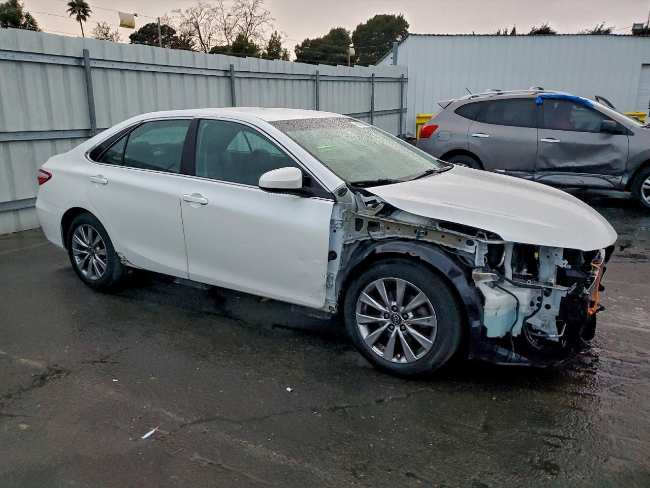 2017 Toyota Camry Le - Image 4