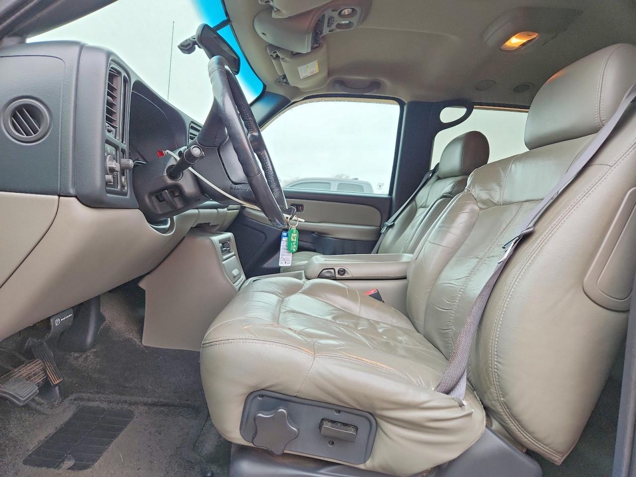 2002 Chevrolet Suburban C1500 - Image 7