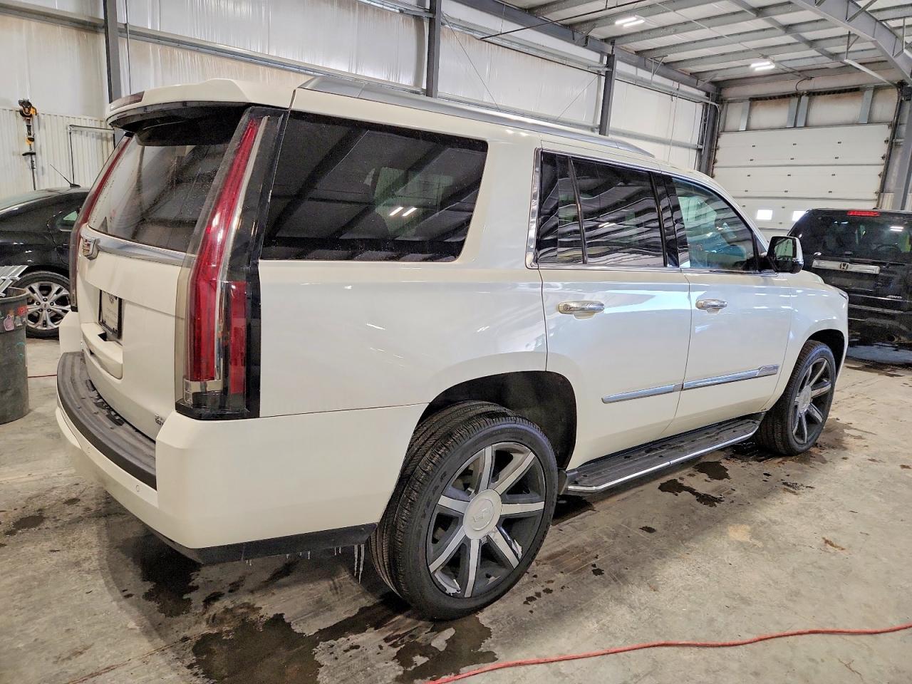 2015 Cadillac Escalade Luxury - Фото 3