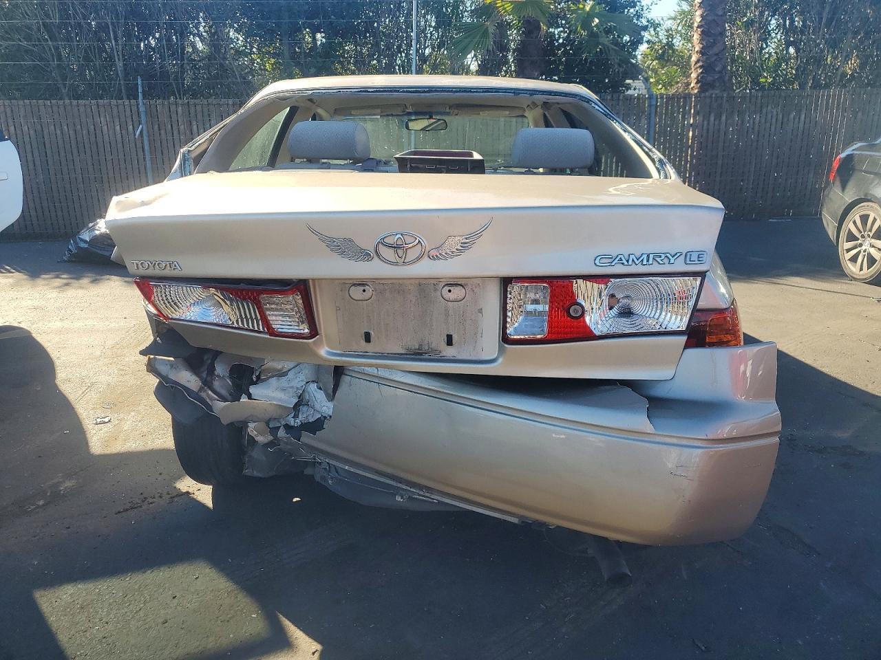 2000 Toyota Camry Le - Фото 6