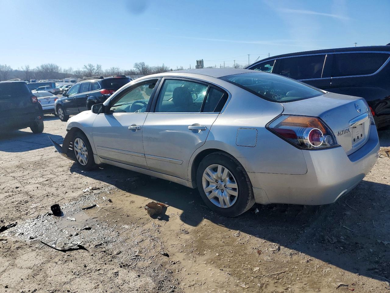 2010 Nissan Altima Base - Фото 2