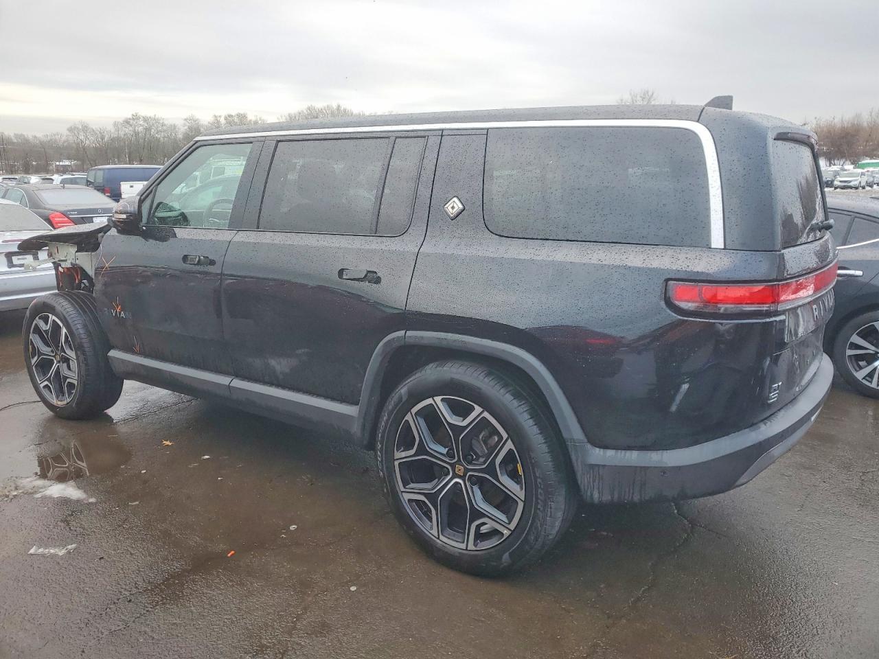 2025 Rivian R1S Adventure - Фото 2