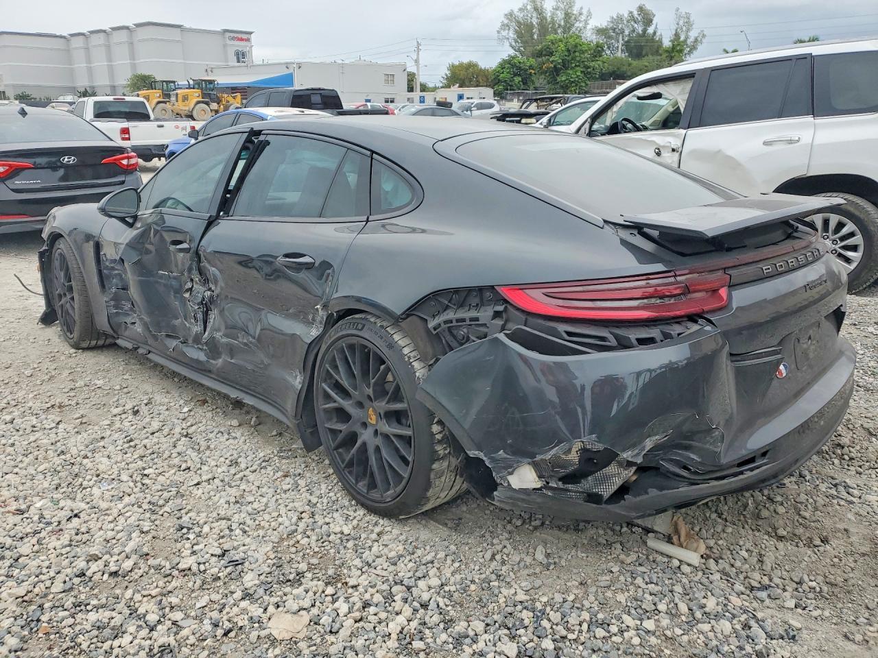 2017 Porsche Panamera 2 - Фото 2