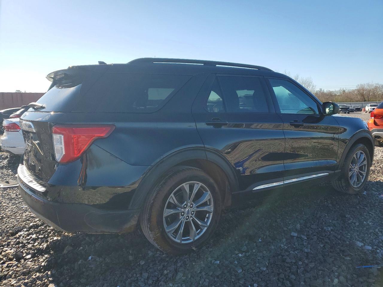 2023 Ford Explorer Xlt - Image 3
