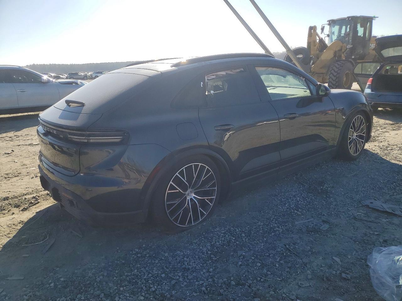 2024 Porsche Macan 4 - Image 3