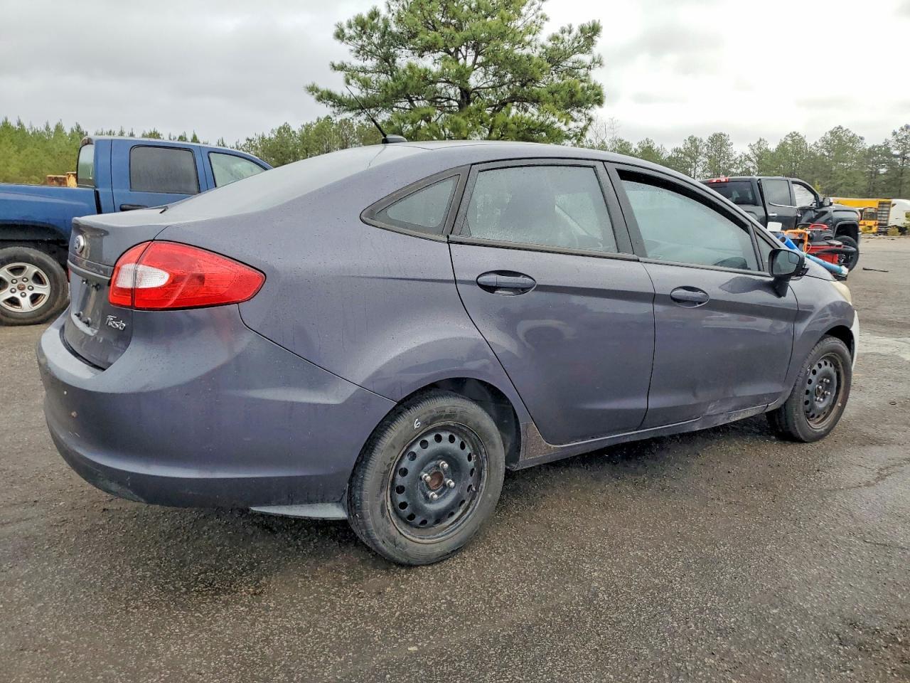 2012 Ford Fiesta Se - Фото 3