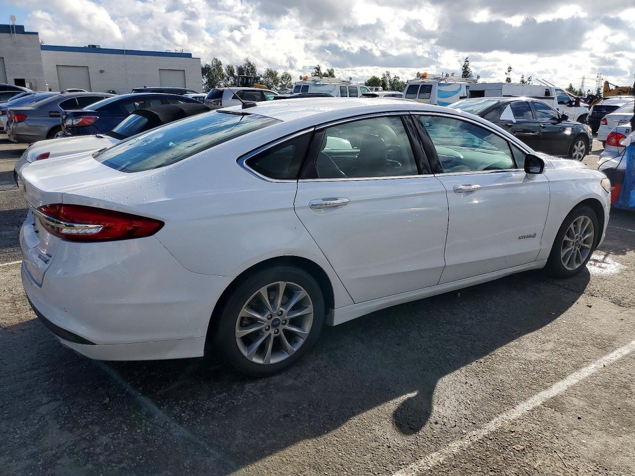 2017 Ford Fusion Se Hybrid - Image 3